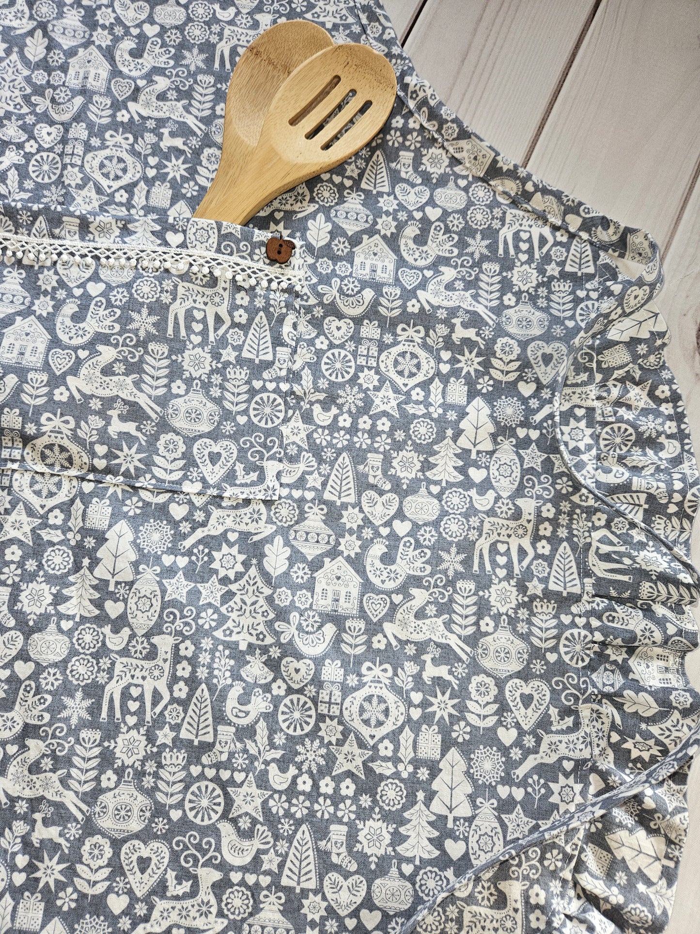 Scandinavian Christmas Print Full Vintage-Style Apron with Ruffle and Pocket