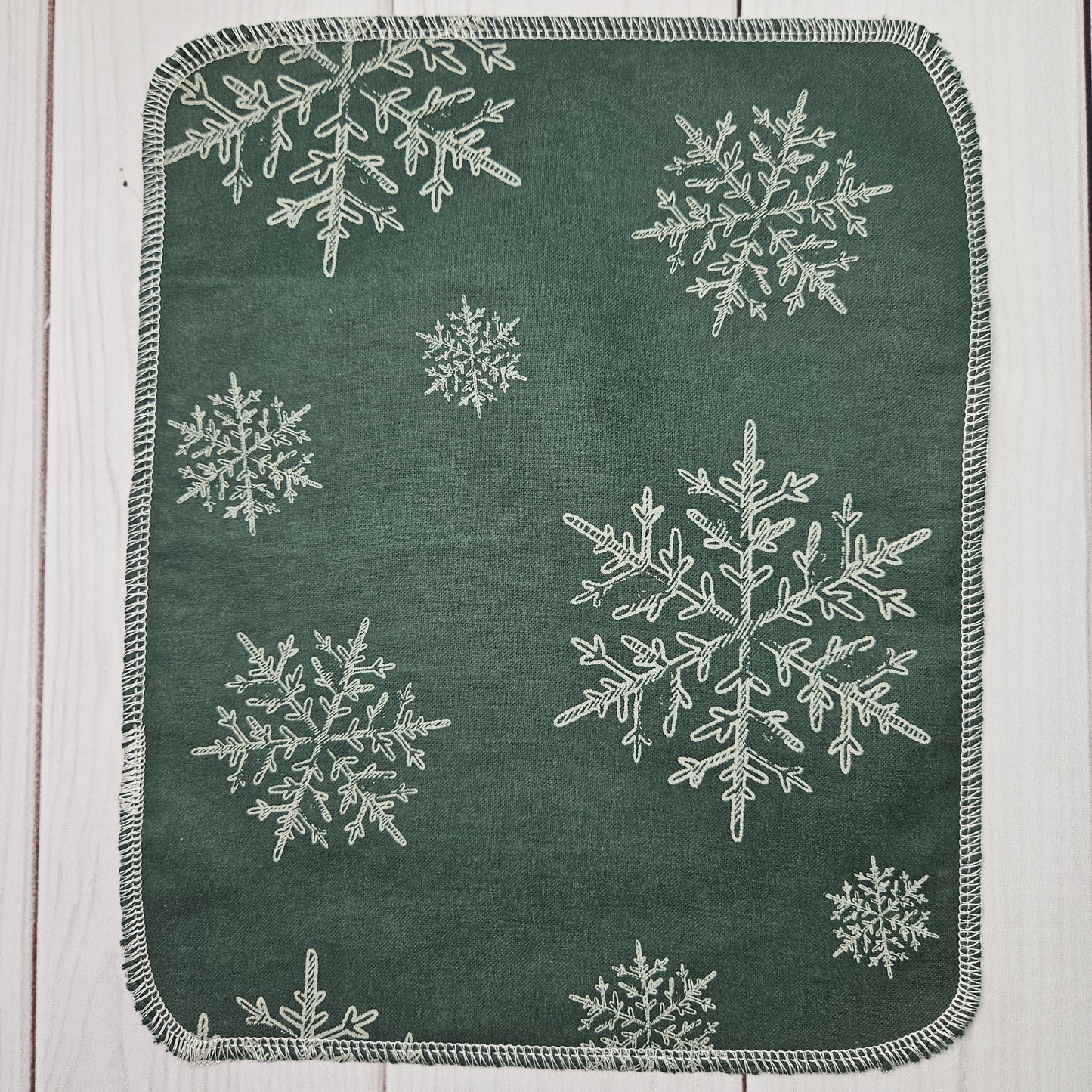 Snowflakes with Hunter Green Background Paperless Paper Towels