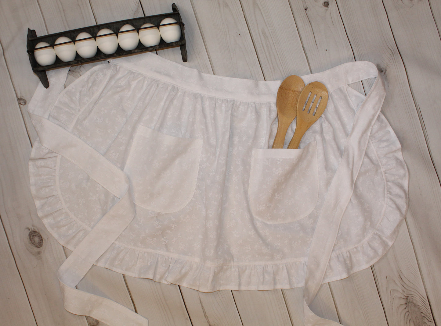 White Flowered Retro Half Apron with Ruffles and Pockets