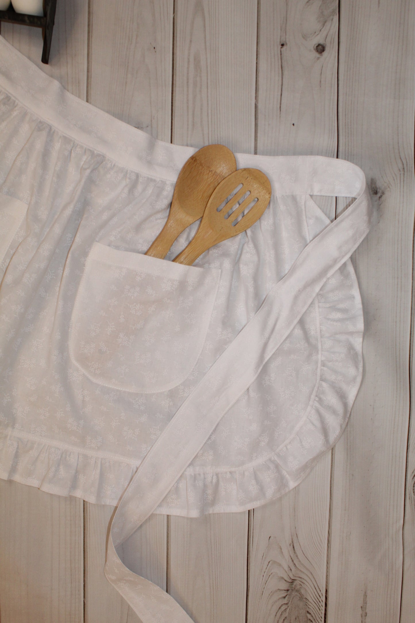 White Flowered Retro Half Apron with Ruffles and Pockets