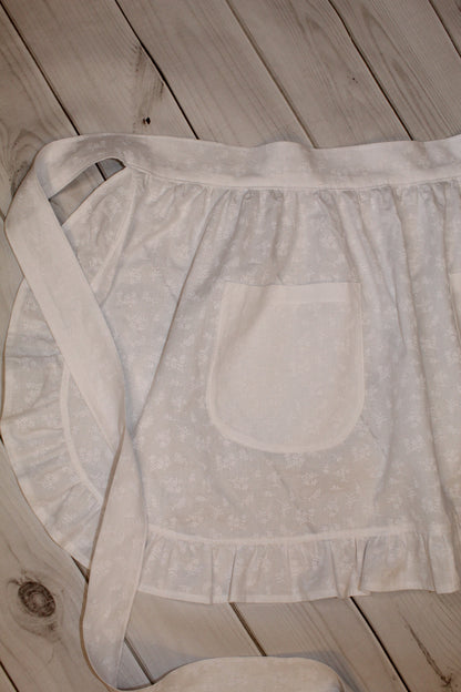 White Flowered Retro Half Apron with Ruffles and Pockets