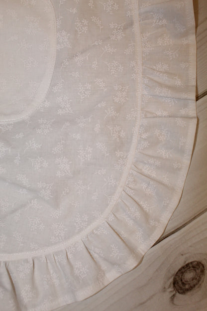 White Flowered Retro Half Apron with Ruffles and Pockets