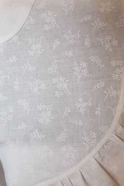 White Flowered Retro Half Apron with Ruffles and Pockets